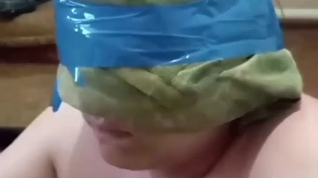 Ukraine soldiers torture Russian soldiers